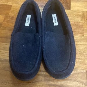 Black house slippers
